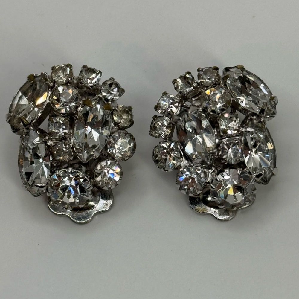 Continental Vtg Crystal Cluster clip on Earrings
